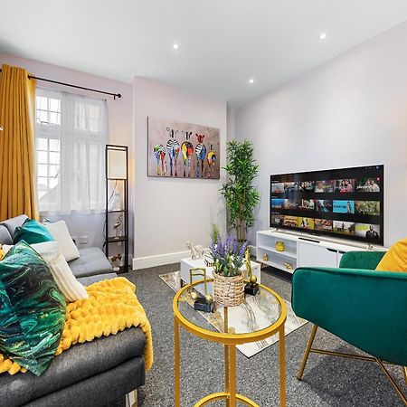 Elegant & Spacious 2Br London Hideaway- King Bed, Sleeps 6 - Parking- Instant Book- 20 Percent Off Limited Time! Barnet Dış mekan fotoğraf