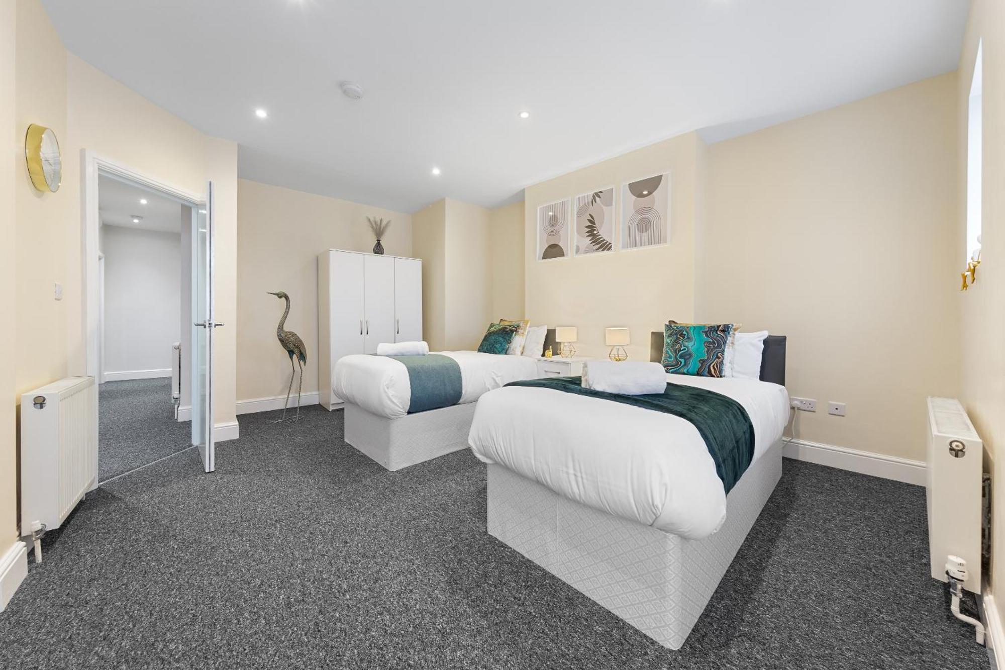 Elegant & Spacious 2Br London Hideaway- King Bed, Sleeps 6 - Parking- Instant Book- 20 Percent Off Limited Time! Barnet Dış mekan fotoğraf
