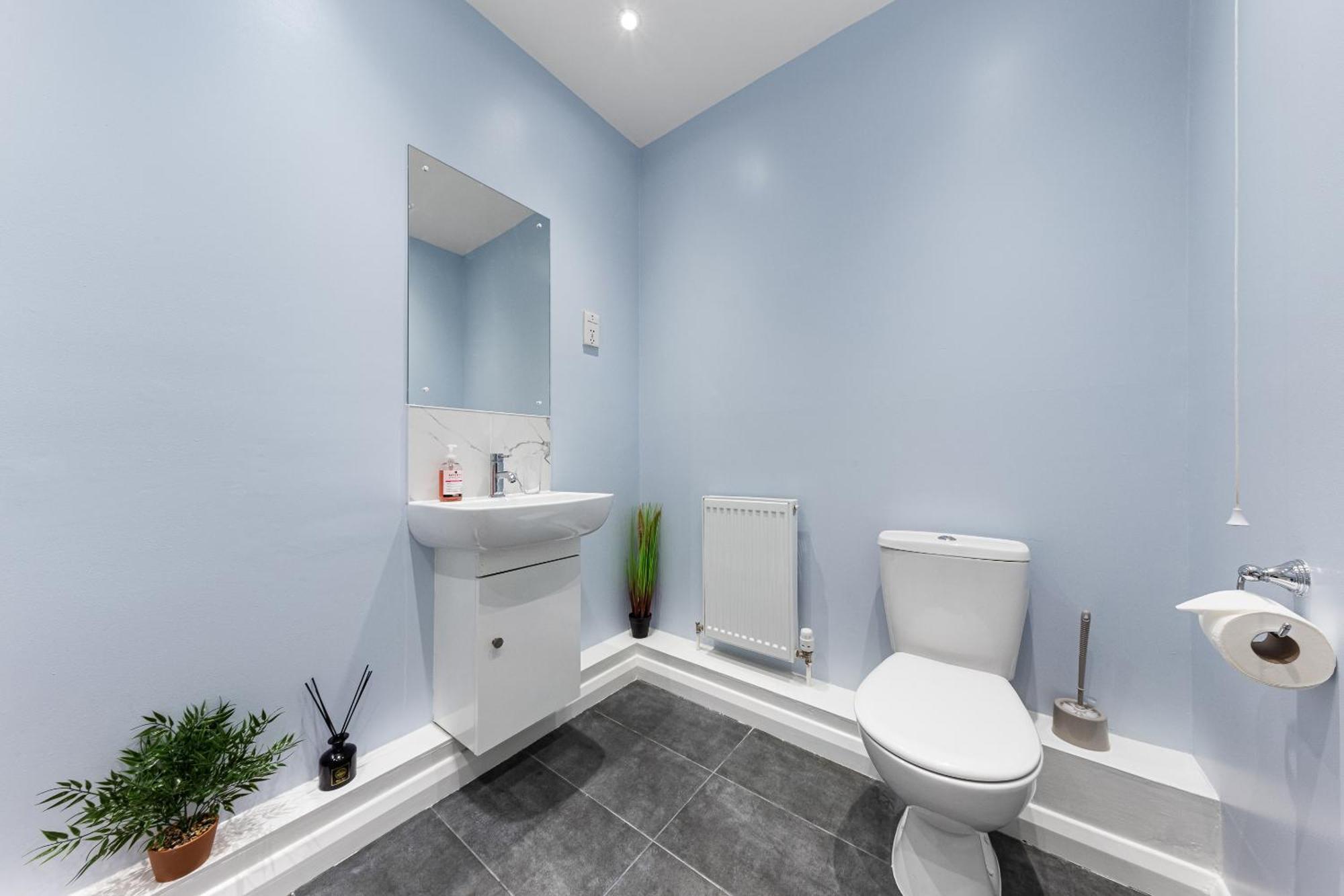 Elegant & Spacious 2Br London Hideaway- King Bed, Sleeps 6 - Parking- Instant Book- 20 Percent Off Limited Time! Barnet Dış mekan fotoğraf