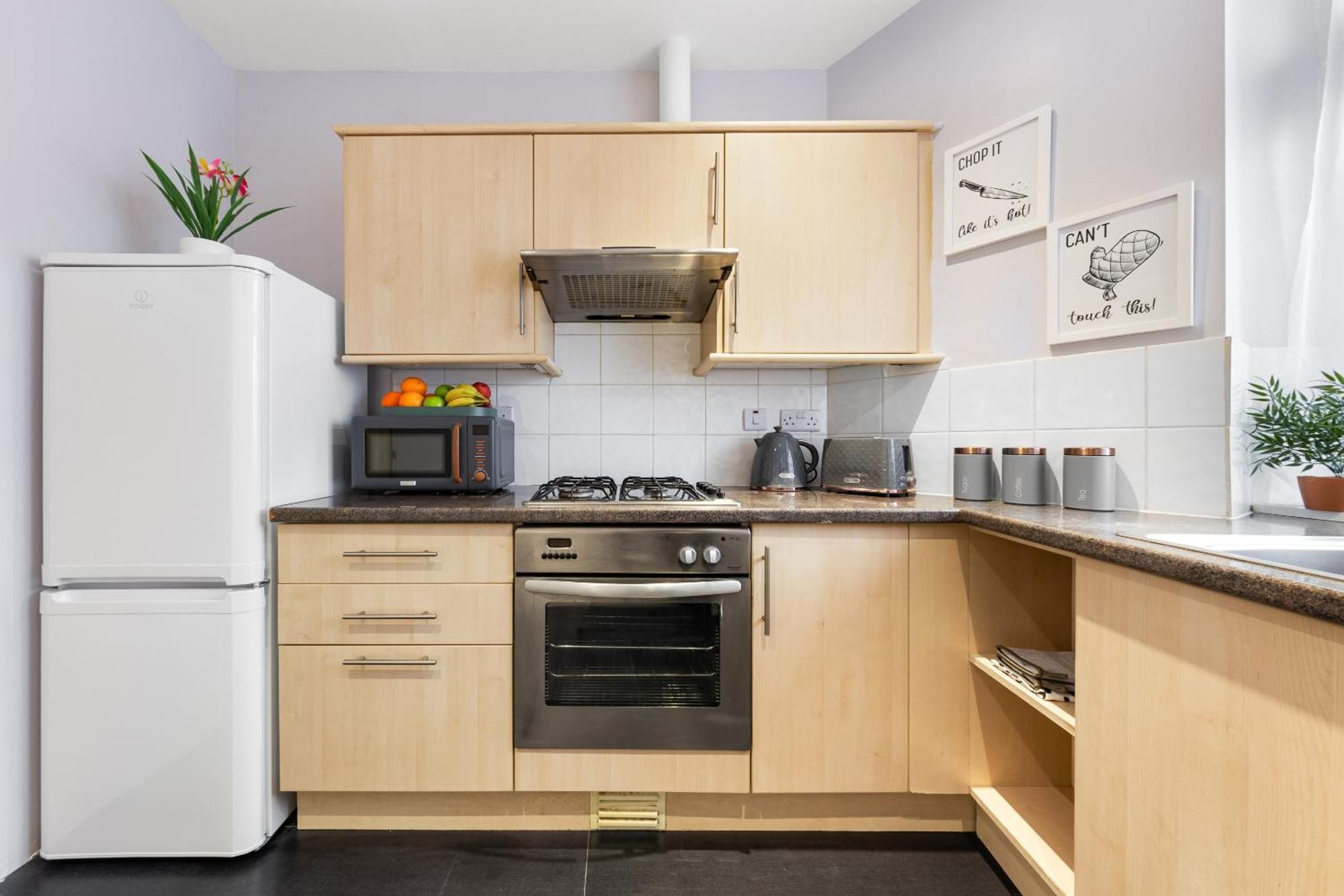 Elegant & Spacious 2Br London Hideaway- King Bed, Sleeps 6 - Parking- Instant Book- 20 Percent Off Limited Time! Barnet Dış mekan fotoğraf