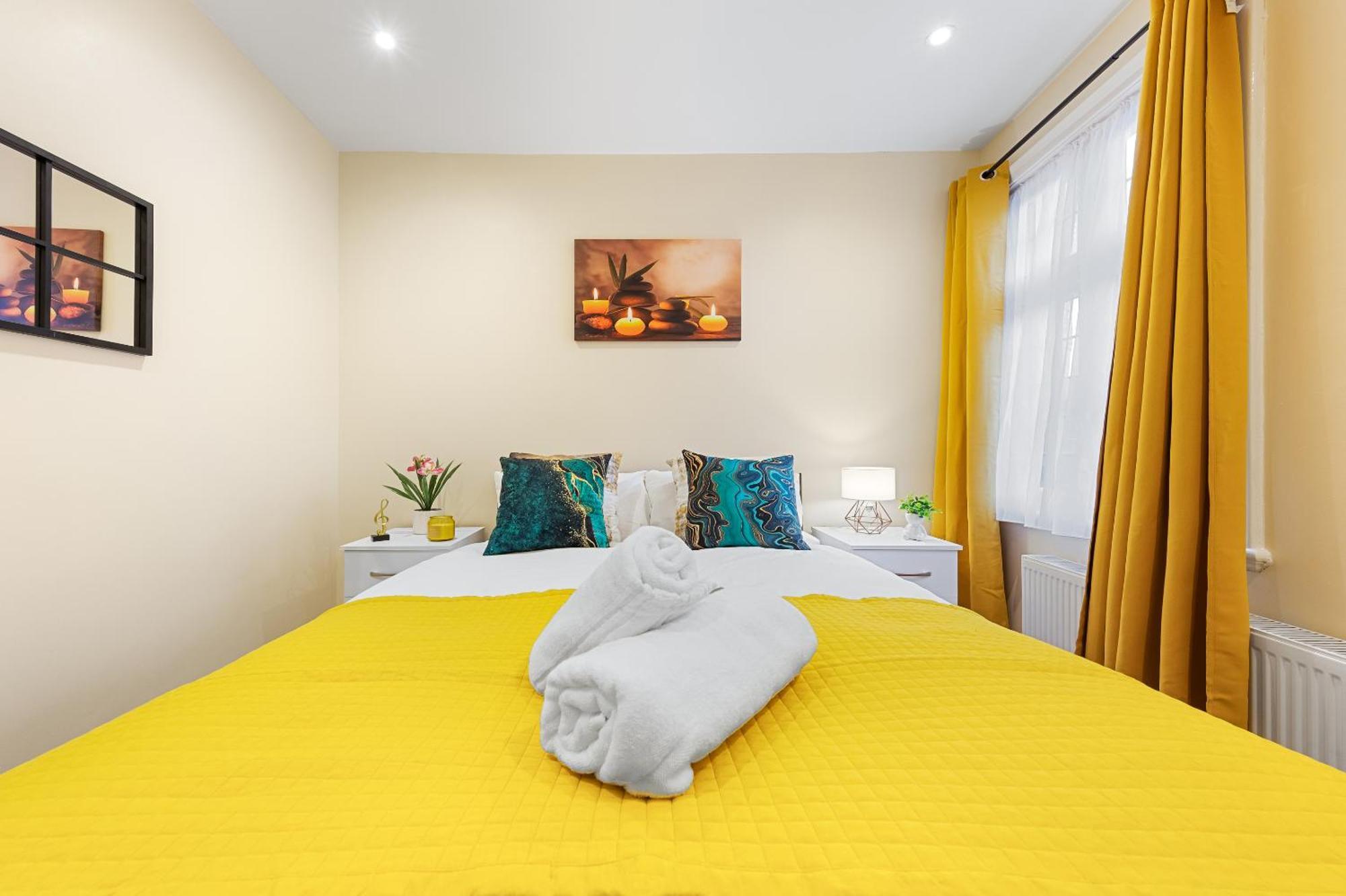 Elegant & Spacious 2Br London Hideaway- King Bed, Sleeps 6 - Parking- Instant Book- 20 Percent Off Limited Time! Barnet Dış mekan fotoğraf