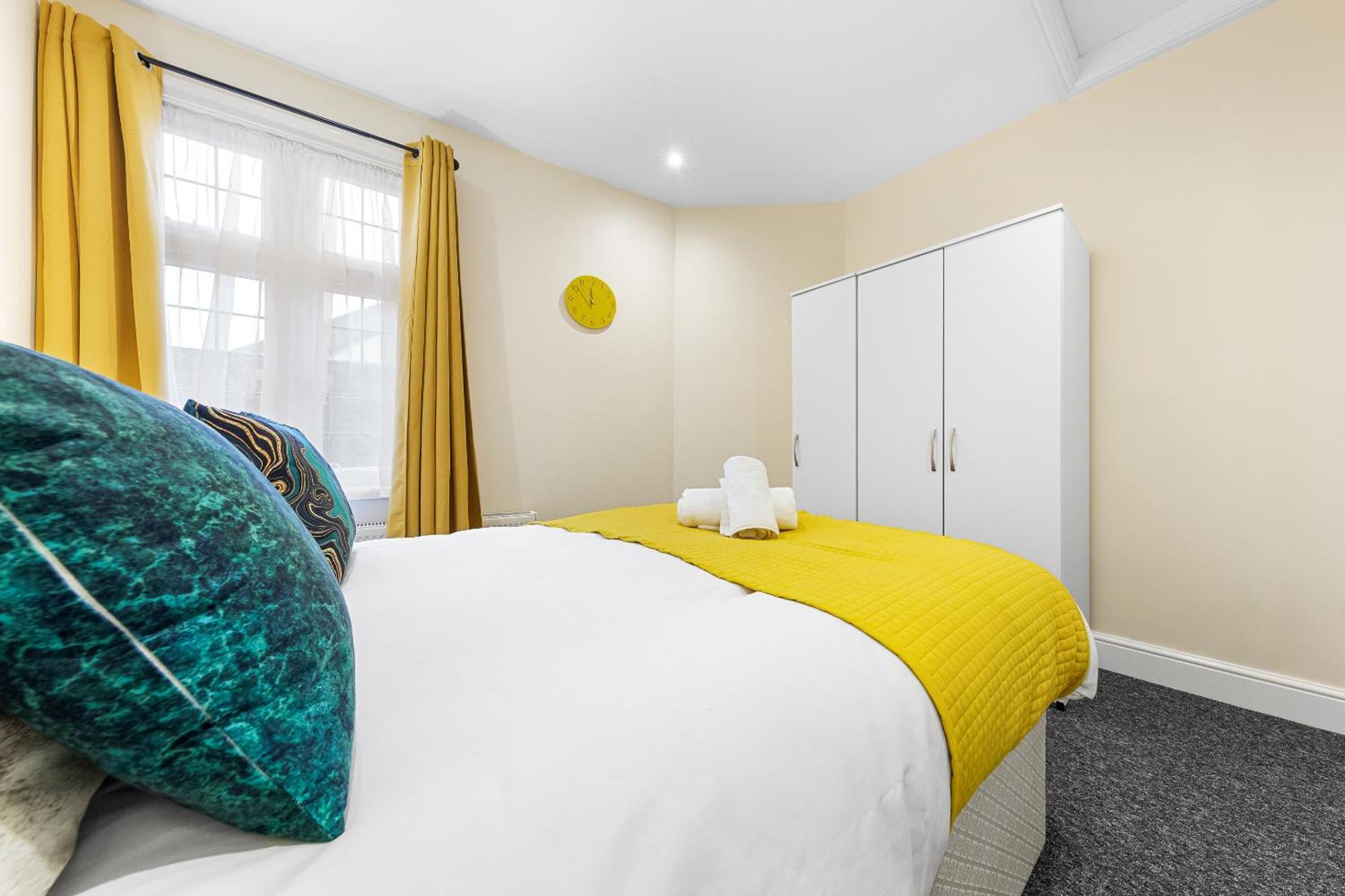 Elegant & Spacious 2Br London Hideaway- King Bed, Sleeps 6 - Parking- Instant Book- 20 Percent Off Limited Time! Barnet Dış mekan fotoğraf