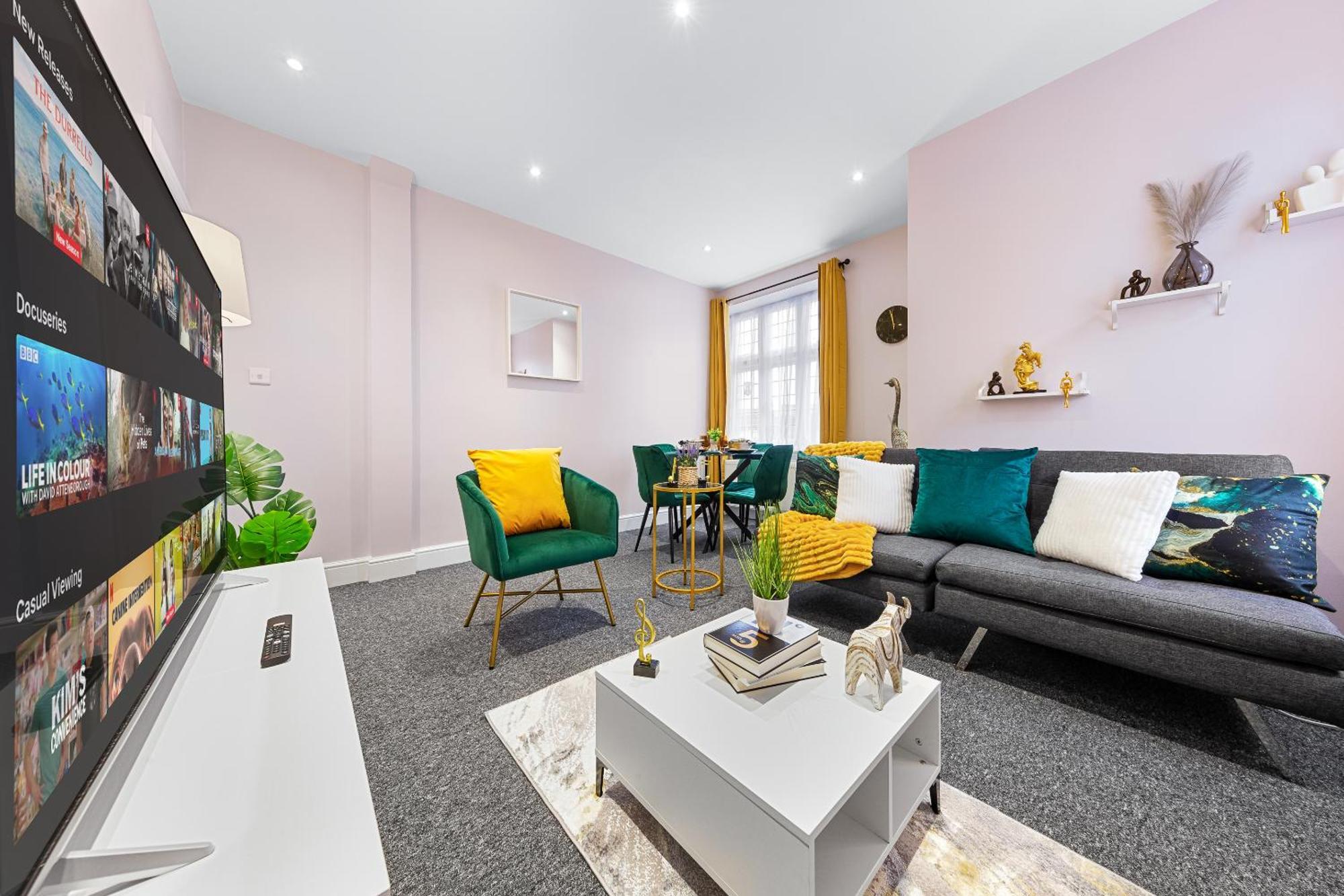 Elegant & Spacious 2Br London Hideaway- King Bed, Sleeps 6 - Parking- Instant Book- 20 Percent Off Limited Time! Barnet Dış mekan fotoğraf